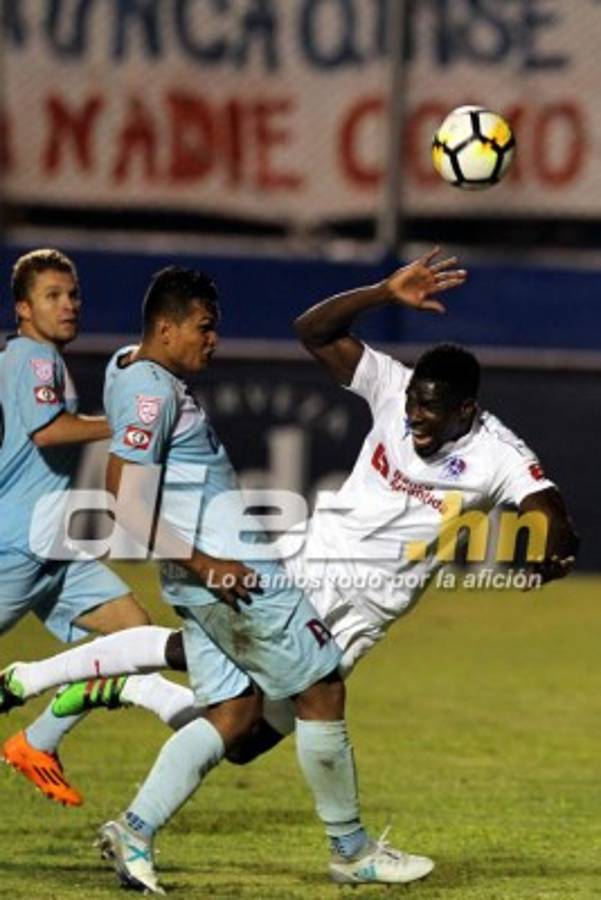 NO VISTE EN TV: El festejo del Olimpia y la bengala en el césped  