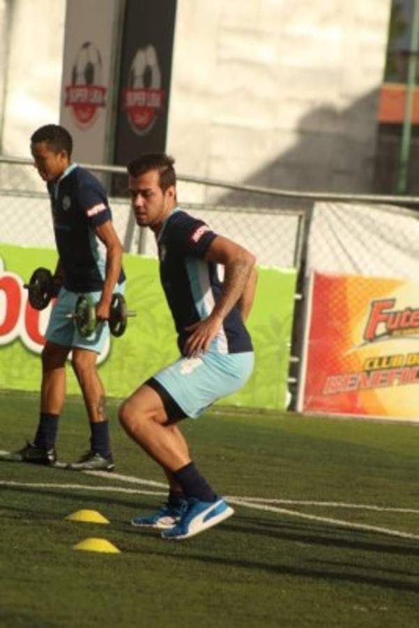 Fichajes: Tres hondureños al extranjero y Ramón Núñez volvería