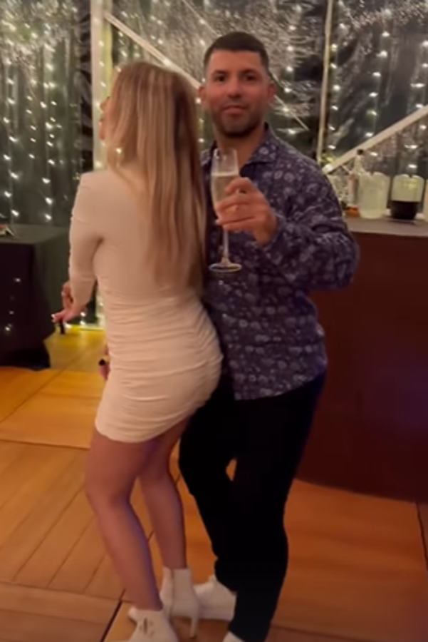 Se encubrió para no ser reconocido en las compras de Navidad y el cumpleañero: así pasaron la Nochebuena los campeones del mundo con Argentina