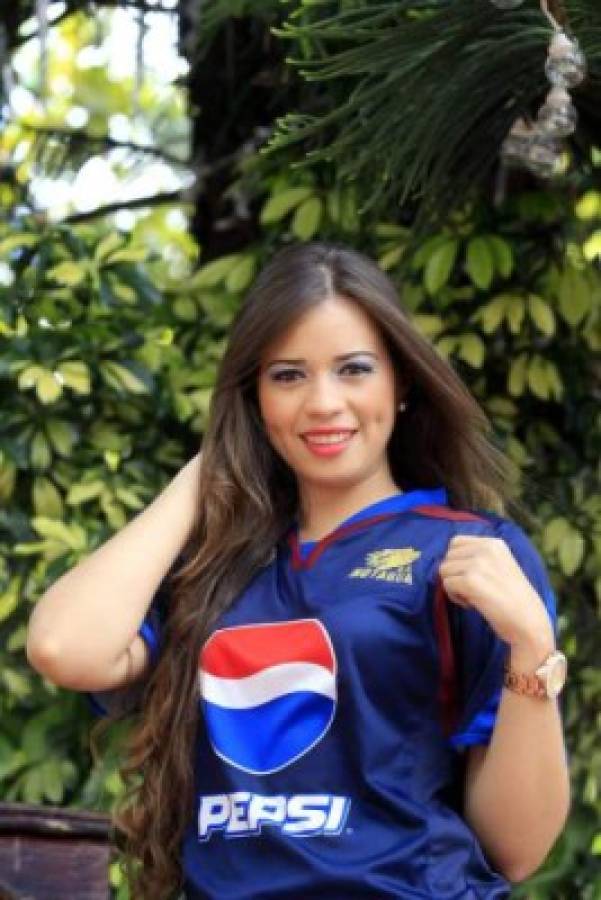 Las bellezas que han engalanado los clásicos del fútbol hondureño