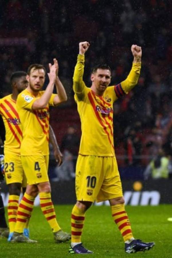 Messi sienta a Héctor Herrera y famoso personaje hondureño en el Atlético-Barcelona