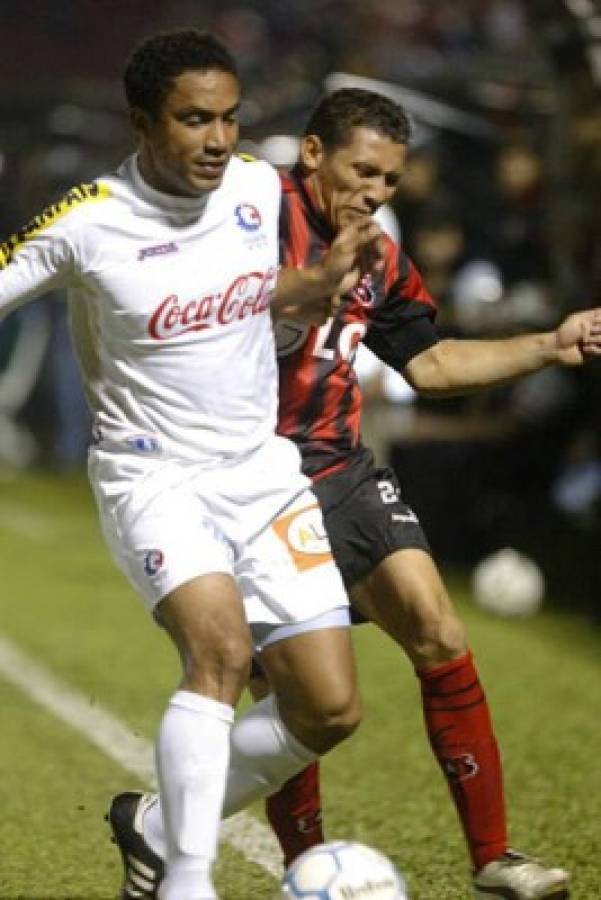 Así fue el primer 11 de Nahún Espinoza con Olimpia ante Motagua en el 2005