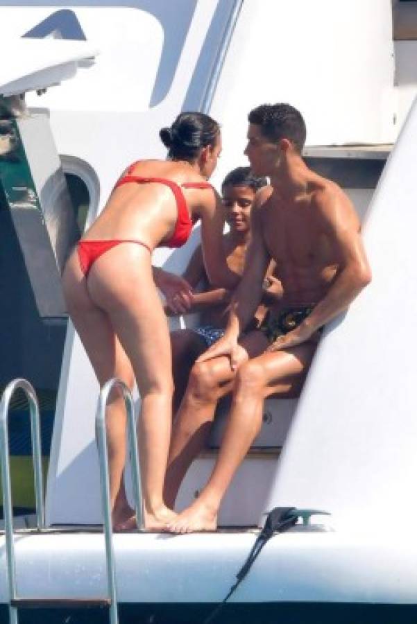 Las infartantes imágenes de Cristiano y Georgina en la isla de Saint-Tropez