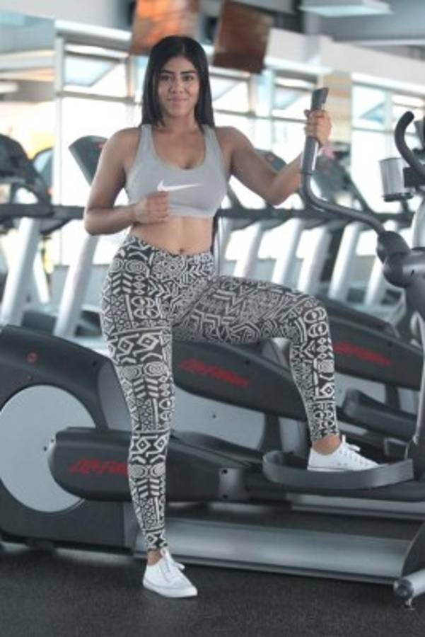 Ella es Alejandra Deras, la bella catracha que haría una locura por Ronaldinho