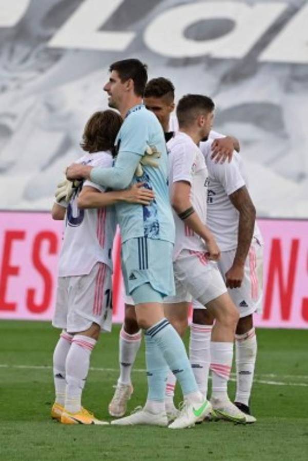 Júbilo y tristeza: El enorme gesto de Luis Suárez y la triste imagen de Benzema tras la coronación del Atlético