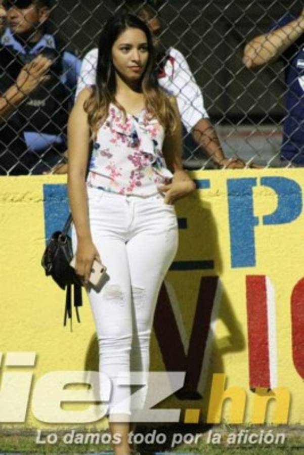 No se vio en TV: La frustración de Troglio y Olimpia tras perder el invicto; Olanchito y sus bellezas