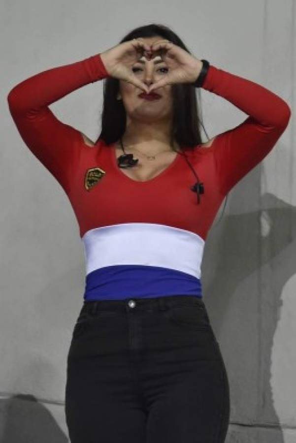 ¡HERMOSA! Larissa Riquelme se roba el show en el Argentina-Paraguay de la Copa América  