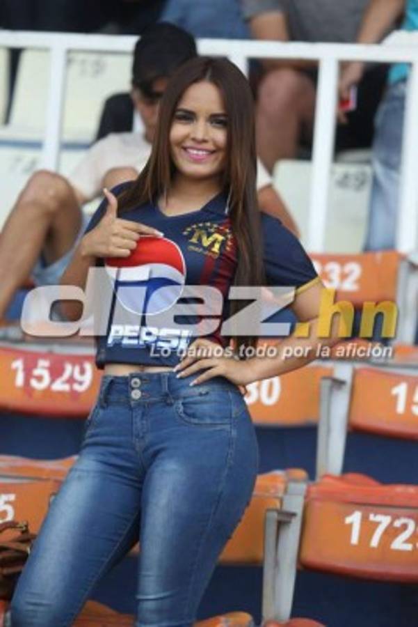 ¡Espectaculares! Las bellezas que llegaron al Nacional para adornar el clásico Olimpia-Motagua