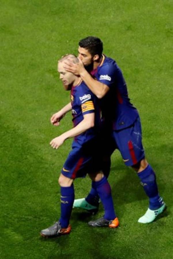 El beso de Luis Suárez, las lágrimas de Iniesta y el festejo del Barcelona