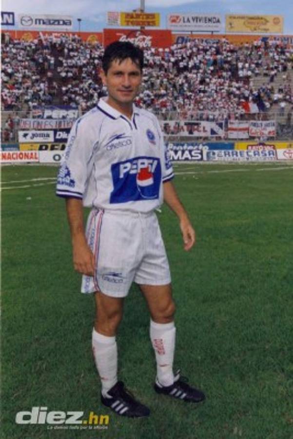 Colección de fotos históricas del Olimpia en su 103 aniversario