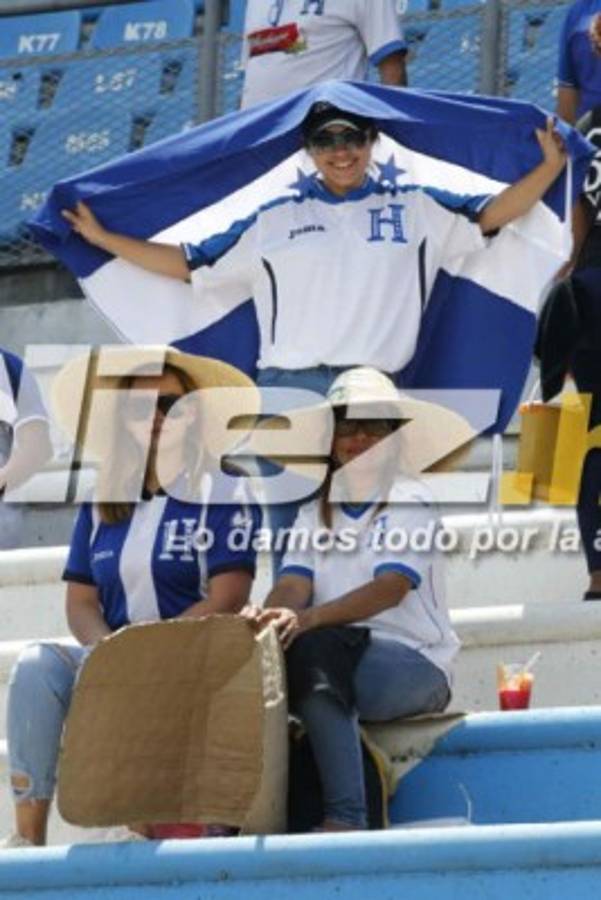 ¡HERMOSAS! Juego entre Honduras-Estados Unidos se llena de lindas chicas