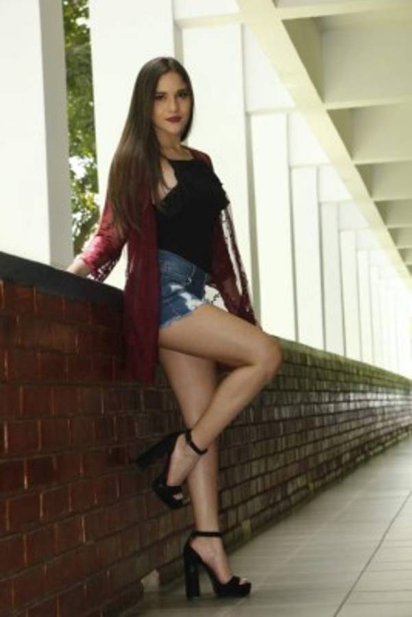 Celeste Carías, la bella presentadora hondureña que sufre por el Olimpia