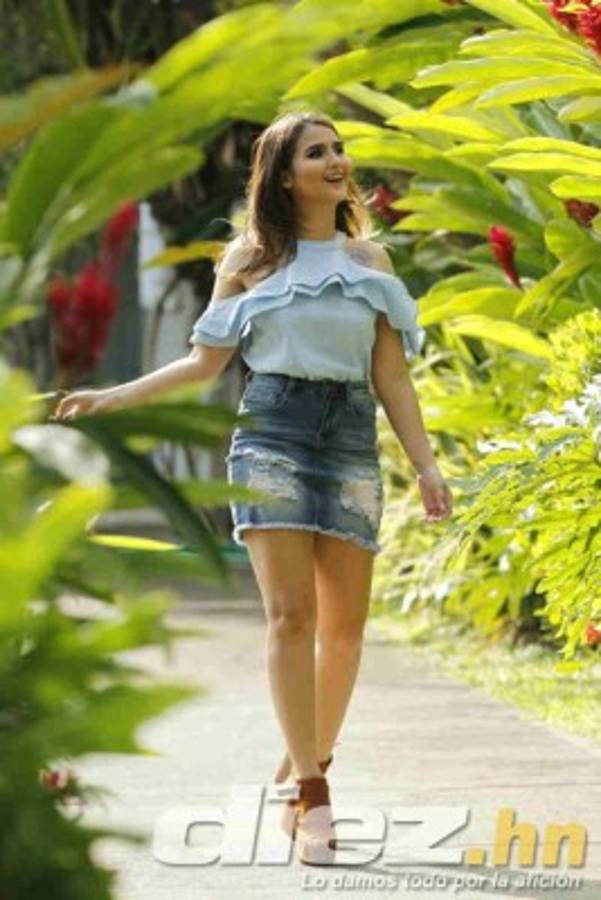 EN FOTOS: Así es Gaby Galeas, la bella periodista hondureña