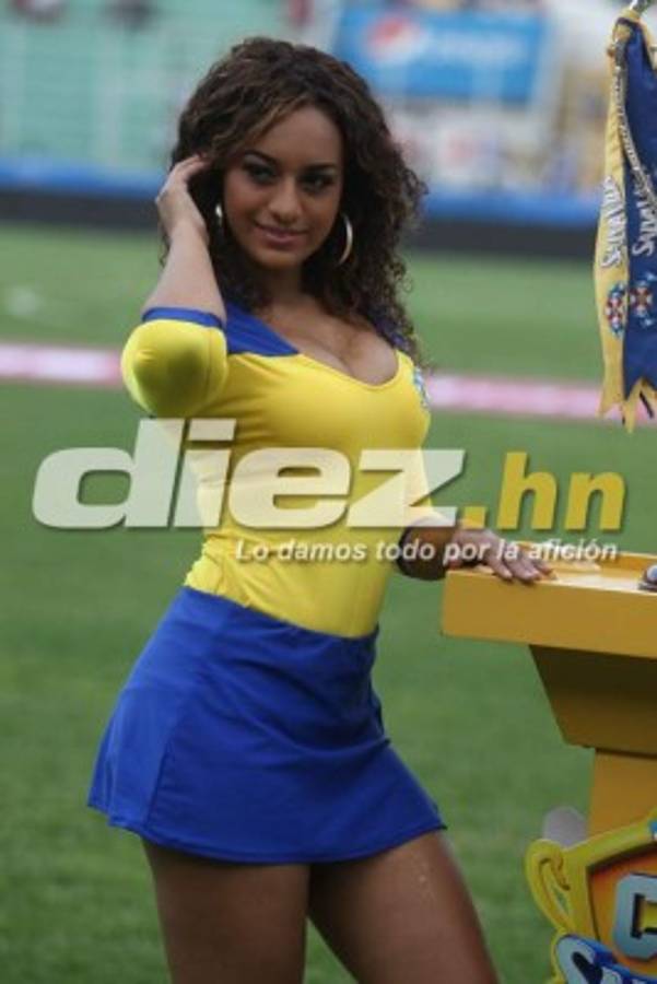 ¡Espectaculares! Las bellezas que llegaron al Nacional para adornar el clásico Olimpia-Motagua