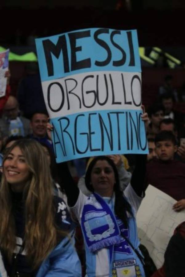 En fotos: La impotencia de Messi con Argentina y la felicidad de Antonella en un Wanda semivacío