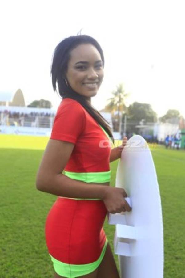 Liga Nacional comenzó llevando lindas chicas a los estadios de Honduras