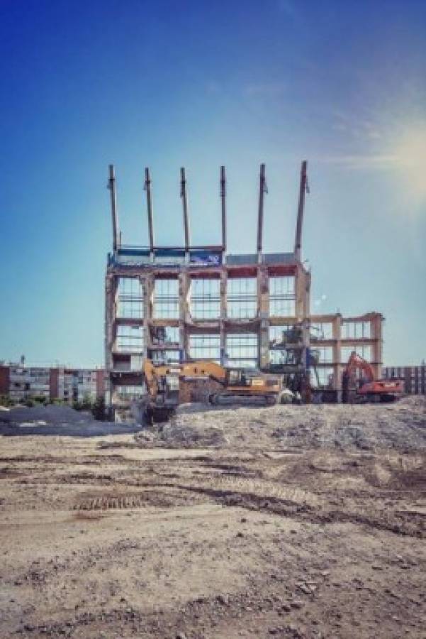 Finaliza la demolición del Vicente Calderón: así luce ahora tras el derribo de la última grada