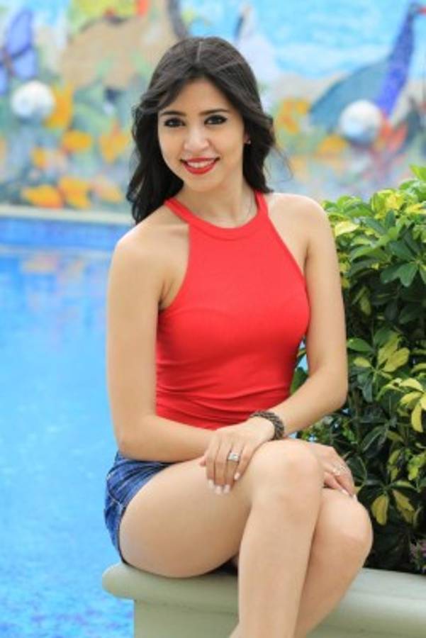 Así es la hermosa Jennifer Zelaya, una reina de las redes sociales en Honduras