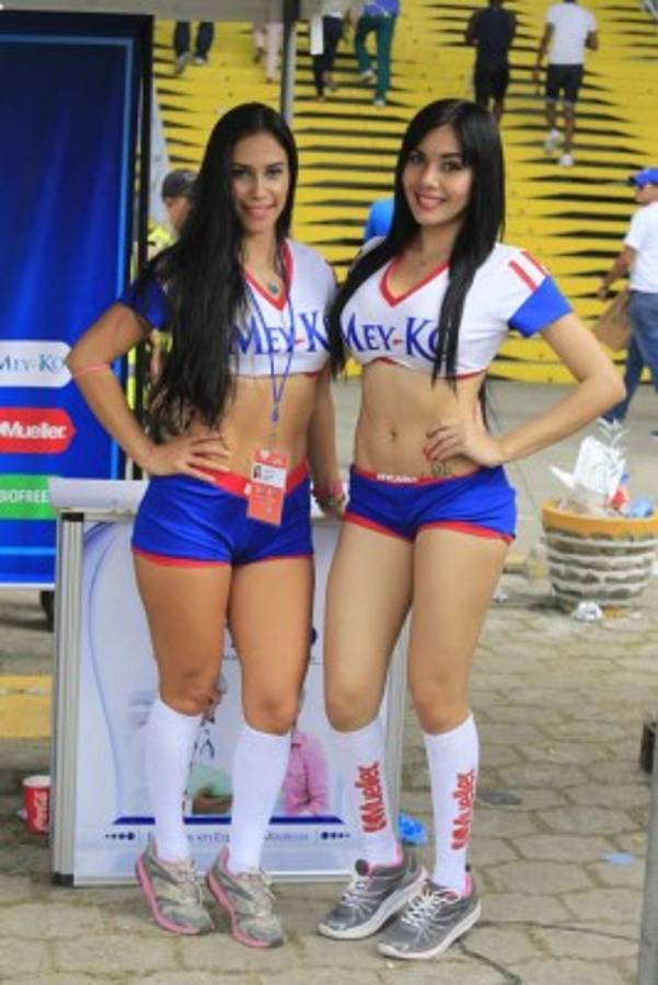 Ellas son las infartantes chicas que engalanaron el Honduras vs Panamá