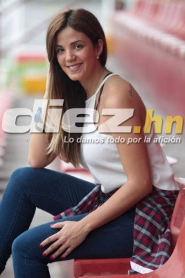 Antonella Rosas, la lindura venezolana que apoya a Panamá ante Honduras