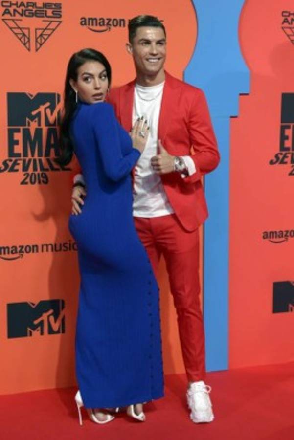 Cristiano Ronaldo y Georgina Rodríguez deslumbran en la alfombra roja de los premios MTV