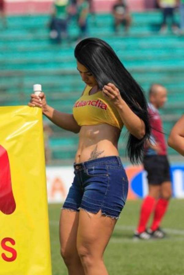 ¡QUÉ BELLEZA! El Yankel Rosenthal estuvo arropado por hermosas chicas