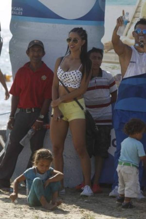 El ardiente verano 2017 en las playas de Honduras