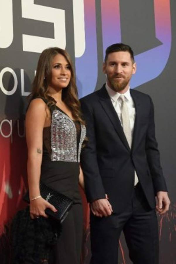 Fotos: Antonella Roccuzzo levanta suspiros en la gran noche de Messi