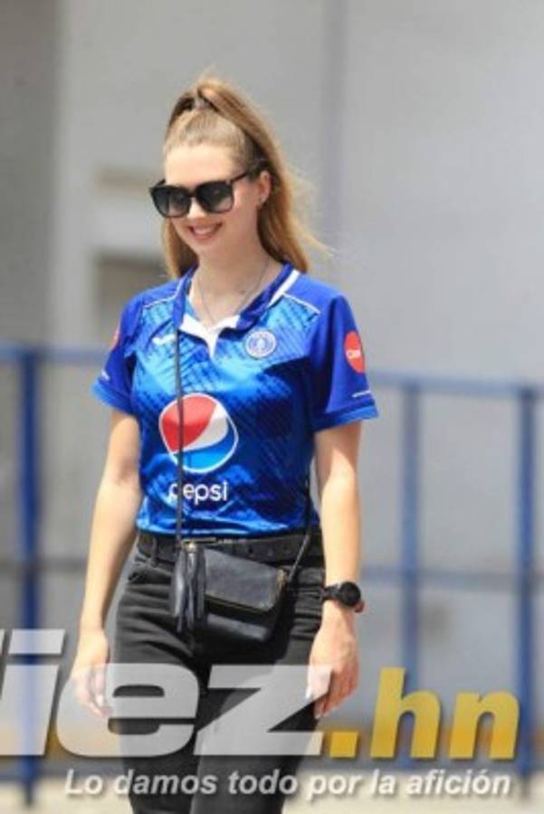 Bonito ambiente en el estadio Nacional para la final Olimpia-Motagua