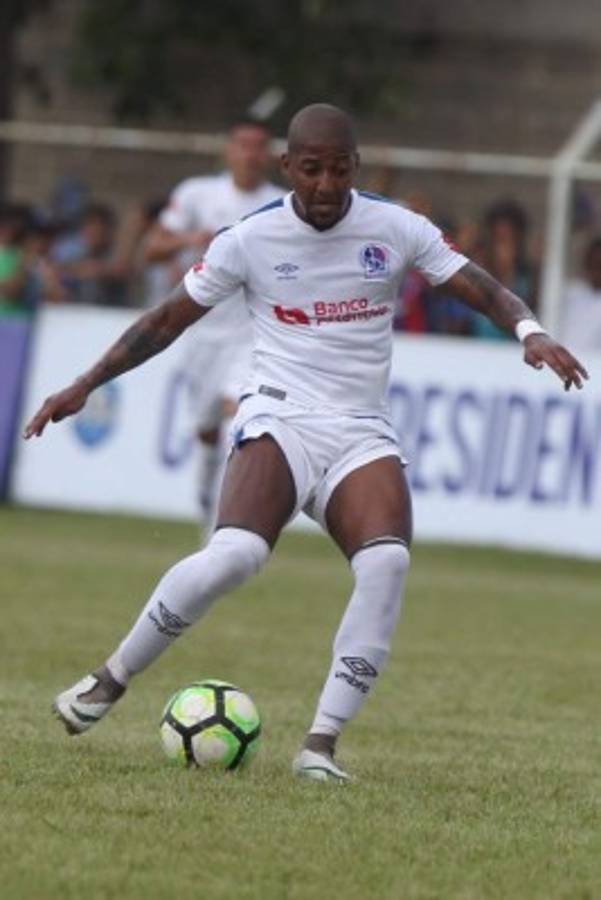 No han convencido: los 19 extranjeros que llegaron a Olimpia y se han ido sin pena ni gloria. Cañete es uno más