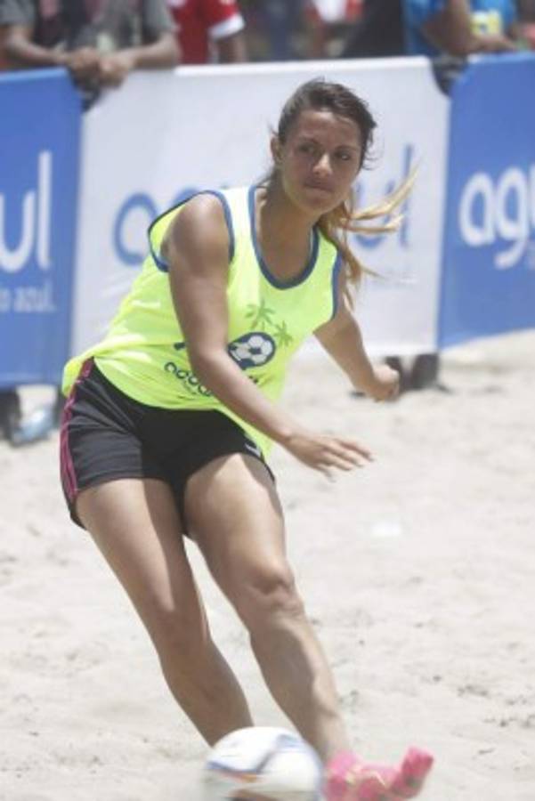 ¡Qué calor! Las playas de Honduras se llenaron de mujeres hermosas