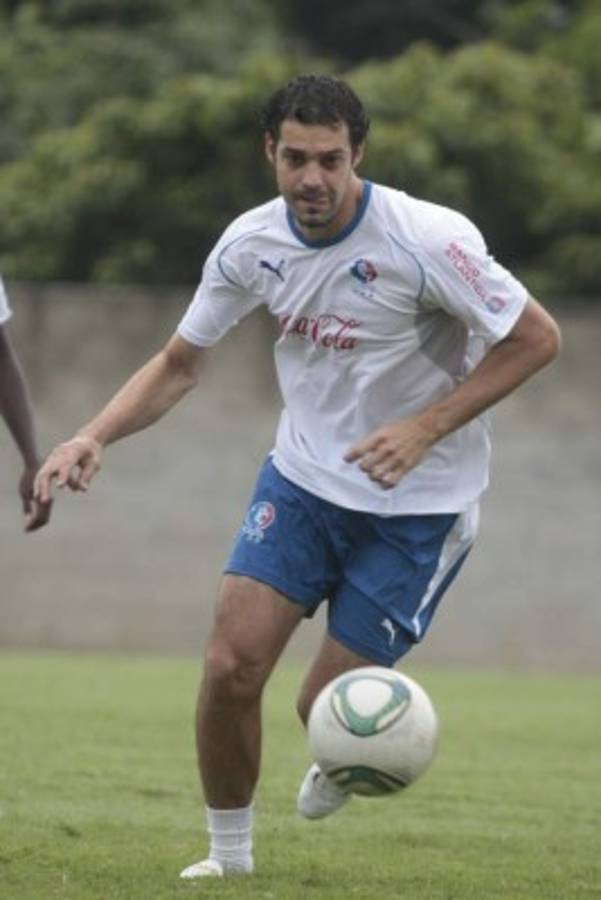 No han convencido: los 19 extranjeros que llegaron a Olimpia y se han ido sin pena ni gloria. Cañete es uno más