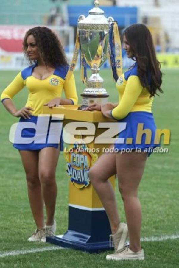 ¡Espectaculares! Las bellezas que llegaron al Nacional para adornar el clásico Olimpia-Motagua