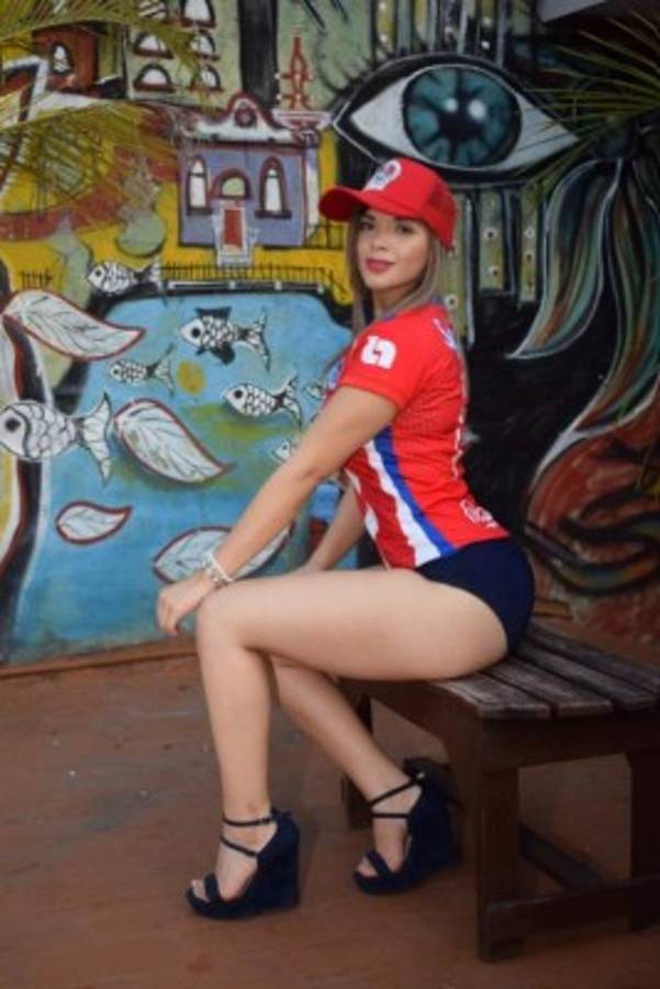 Ella es Ana Bautista, la explosiva aficionada del Olimpia