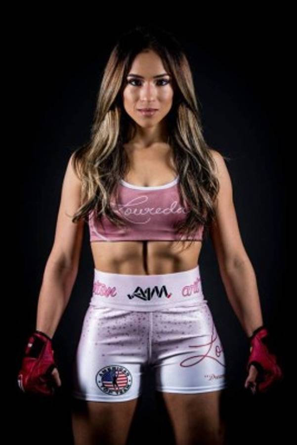 Sexi luchadora afirma que tiene el ''cuerpo más natural que una mujer puede tener''