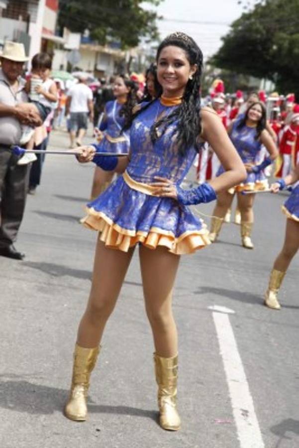 Las palillonas que se robaron las miradas en desfiles en San Pedro Sula