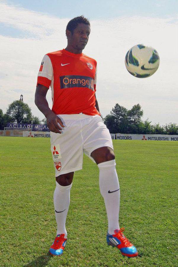 Legionario ficha en Irlanda del Norte: ¡Otros hondureños que jugaron en ligas poco tradicionales de Europa!