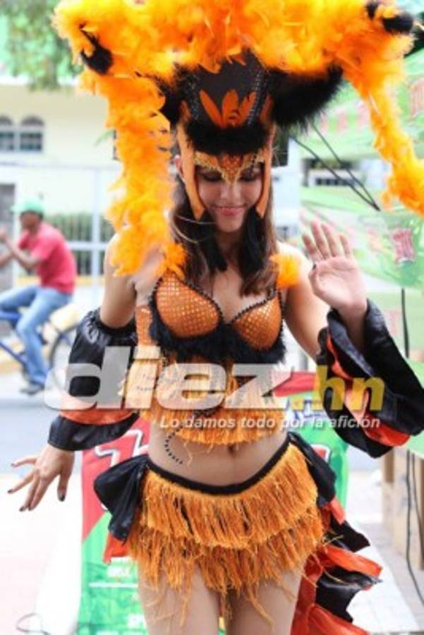 ¡INFARTANTE! Las bellezas que adornaron la previa del Honduras-Costa Rica