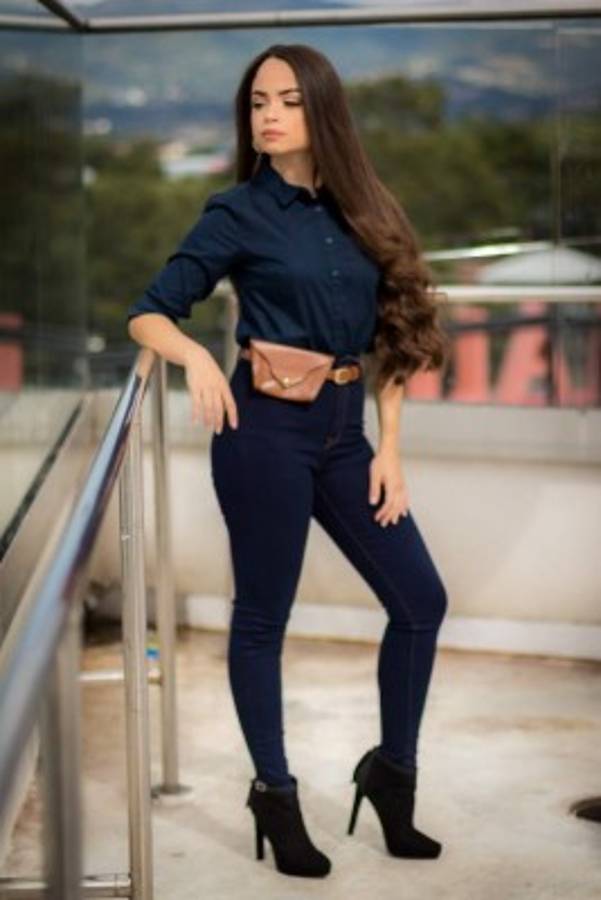 Así es Melissa Handal, la hermosa presentadora de TV y 'barbie' de Instagram