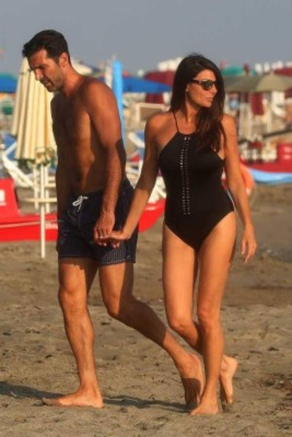 D'Amico, la sensual italiana que presentará los Premios The Best y que es mujer de un crack