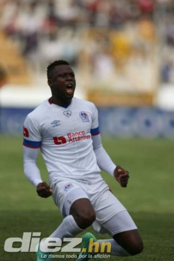 El clásico en imágenes: El festejo de Diego Vázquez y su 'look', Troglio sufrió y la furia de Félix