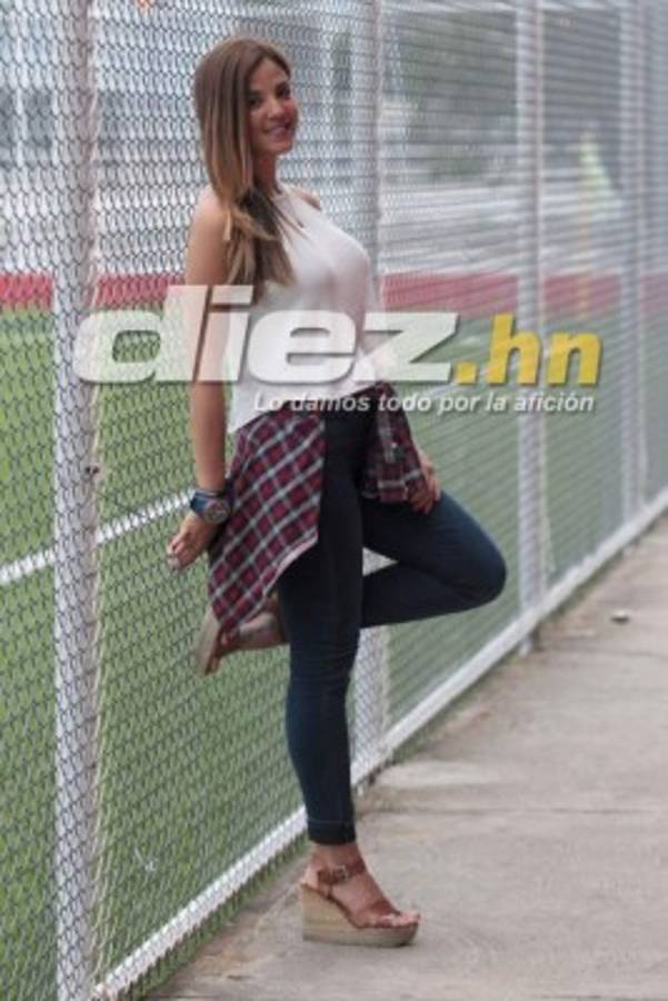 Antonella Rosas, la lindura venezolana que apoya a Panamá ante Honduras