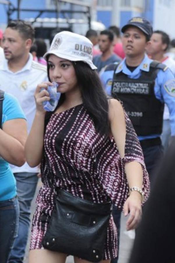 Las chicas más bellas de la gran final entre Olimpia y Real Sociedad