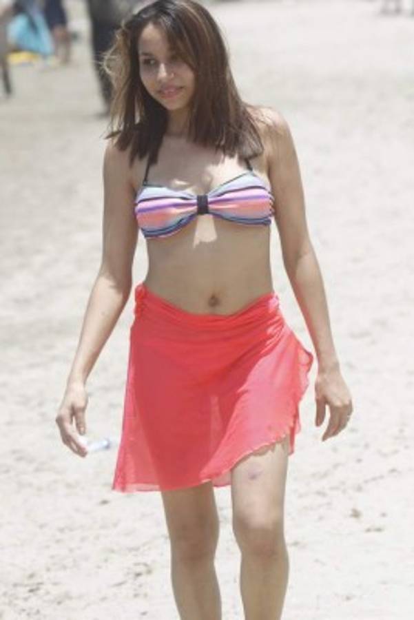 ¡Qué calor! Las playas de Honduras se llenaron de mujeres hermosas