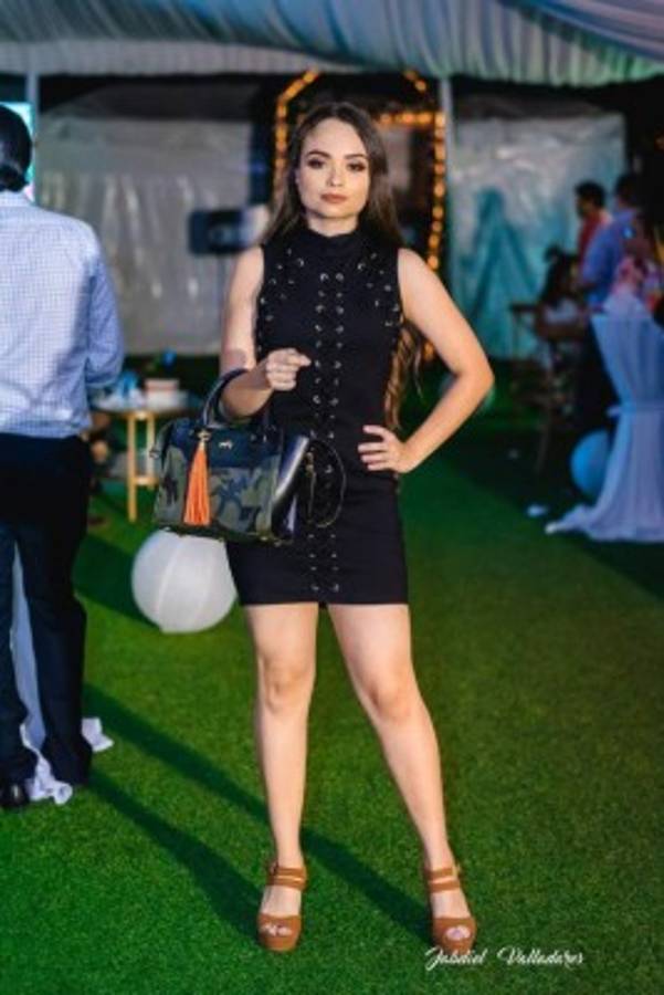 Así es Melissa Handal, la hermosa presentadora de TV y 'barbie' de Instagram