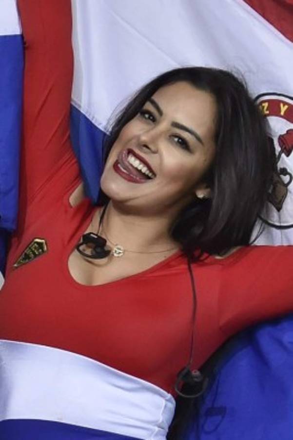 ¡HERMOSA! Larissa Riquelme se roba el show en el Argentina-Paraguay de la Copa América  