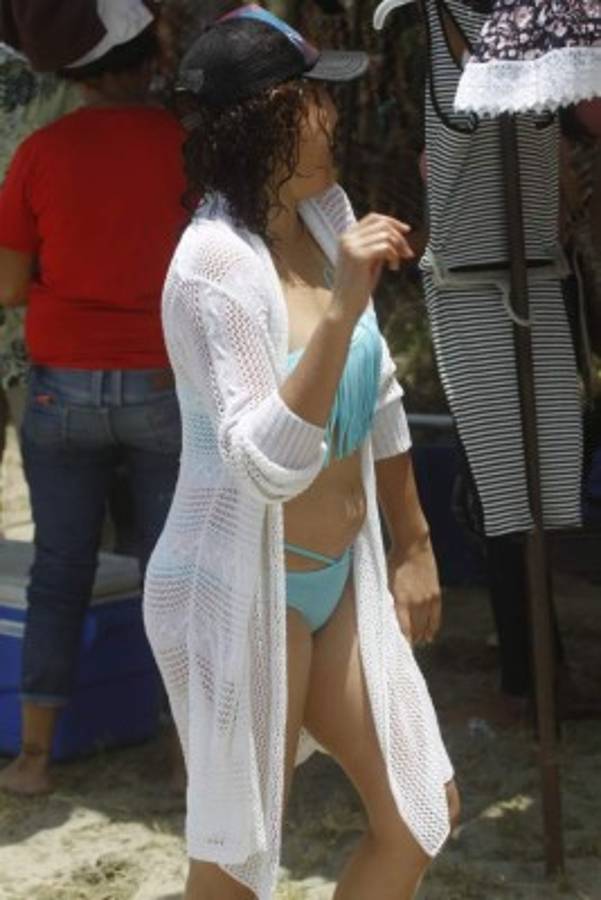 ¡Qué calor! Las playas de Honduras se llenaron de mujeres hermosas