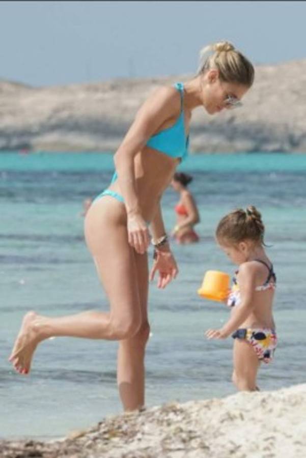 La esposa de Diego Simeone luce su cuerpazo en sus vacaciones en Formentera