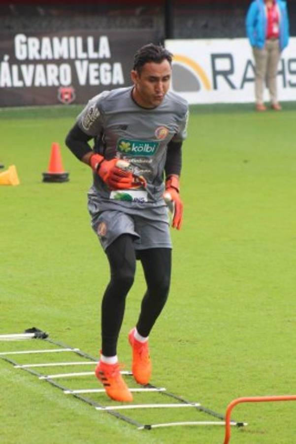 Adidas manda bien equipado a Keylor Navas que da el ejemplo en los entrenamientos