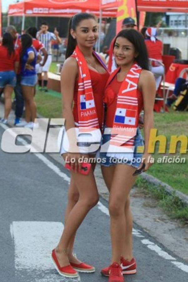 ¡Belleza! Las encantadoras chicas que adornaron el Panamá-Honduras